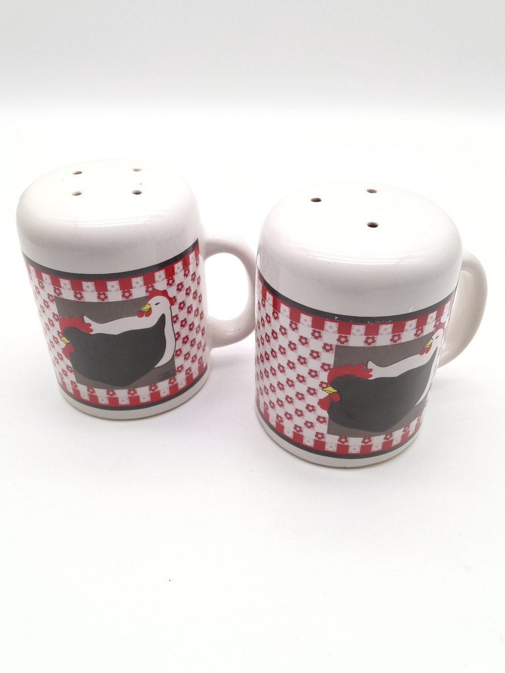 1983 Linda Morgan Farmhouse Chicken Salt & Pepper Shakers Set